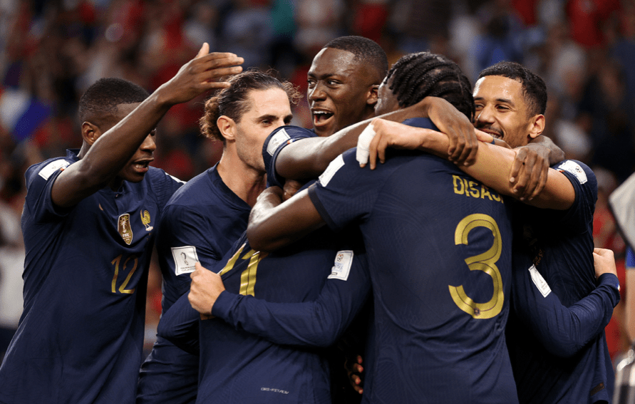 HUPU- 蓬莱鲸鲨队鏖战荆楚黑豹队，电竞小组赛读秒绝平，转换速度占优。定海神针仍在