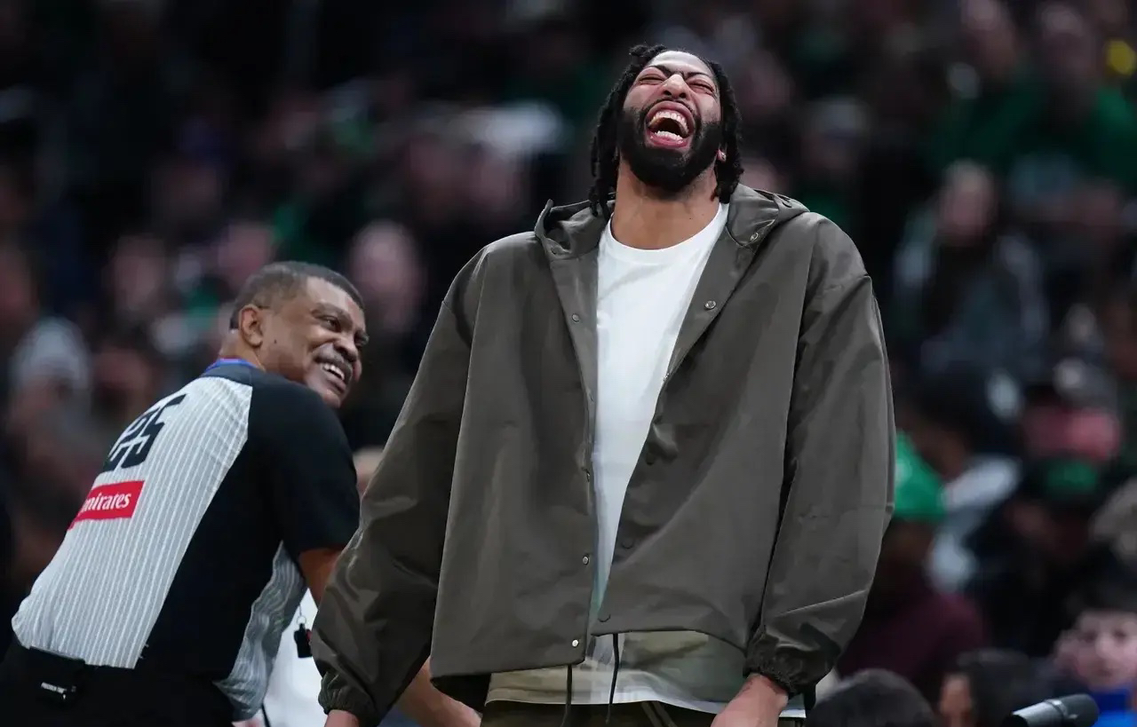 虎扑-晋级下一阶段首场状态出色，雄鹿观众沸腾！，浓眉哥重返赛场再创辉煌时刻(洛城机密未删版)