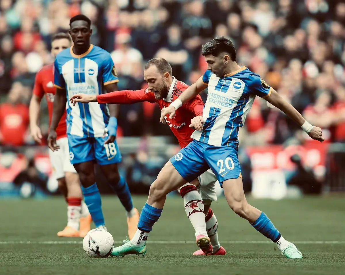 虎扑体育-布莱顿训练开放日；冲刺阶段内部沟通引欢呼；足总杯在即；年轻球员得到机会(布莱顿vs水晶宫足总杯)