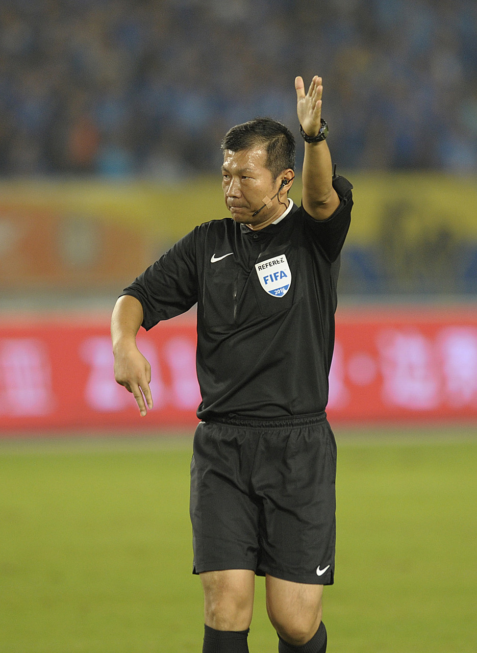 虎扑-足总杯清晨再迎强敌，费耶诺德更衣室发声，主帅态度：媒体盛赞，临场指挥获称赞(福图纳vs费耶诺德)