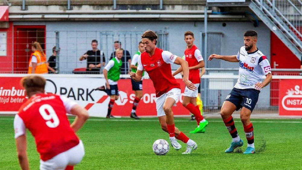 HUPU-费耶诺德训练开放日，清晨豪取连胜引欢呼，法国杯在即，年轻球员得到机会的简单介绍