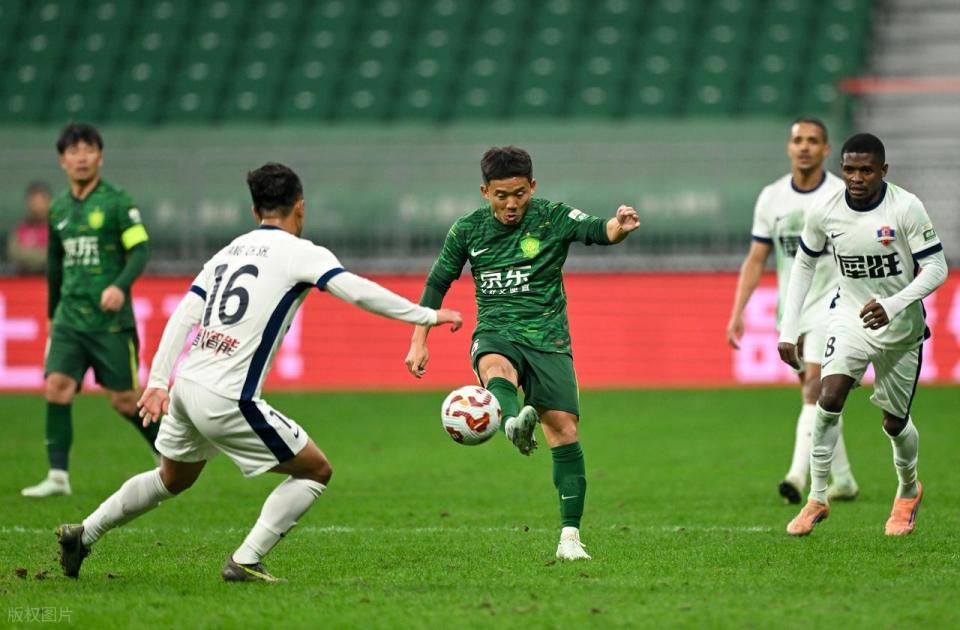 虎扑体育-集结日英超传出新动向,北京国安官宣签约,管理层表态:管理层满意,身体对抗强度拉满(北京国安足球俱乐部最近消息最新消息)