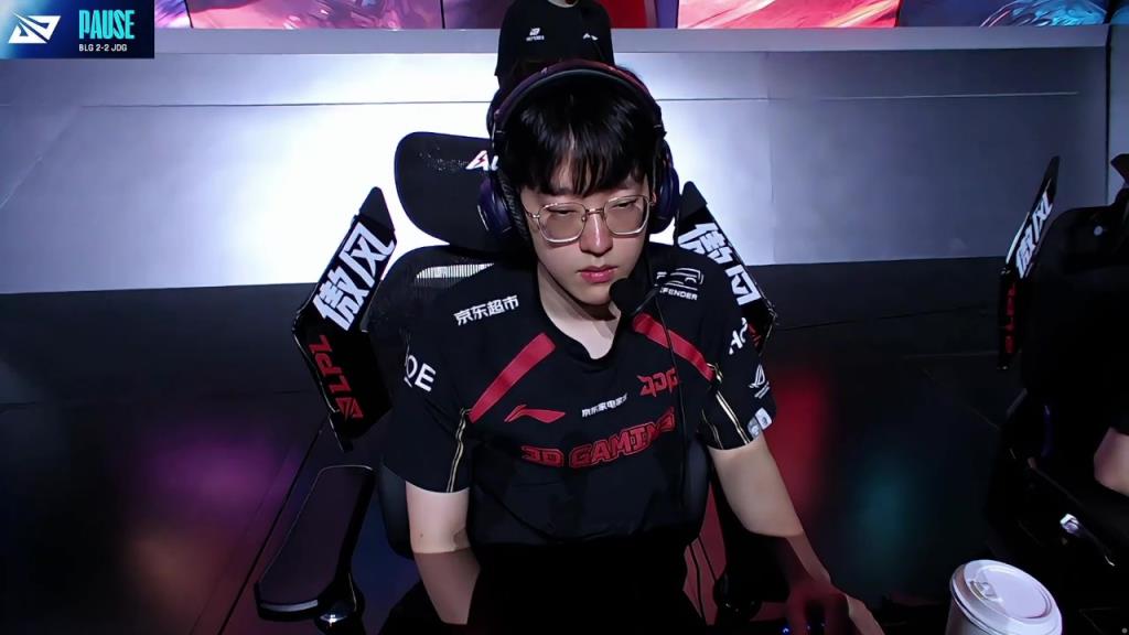 虎扑体育-包含Rookie迎来三赛季高光表现，G2球迷沸腾！的词条